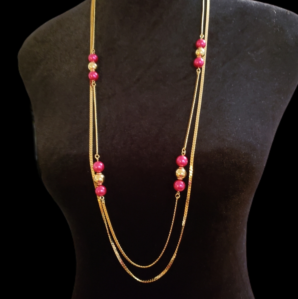 Beautiful goldtone and pink necklace